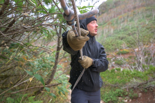 冬のアウトドアスタイルを支える、タクティカル コールドワーク